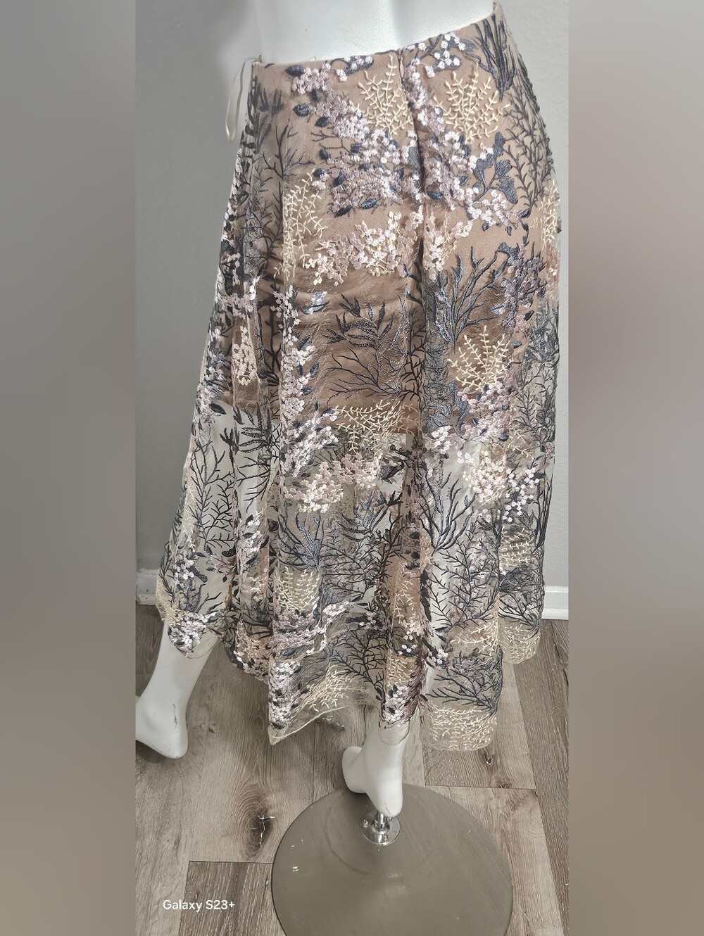 Dress the population juliana Beige Floral Embroidered Midi Skirt size S